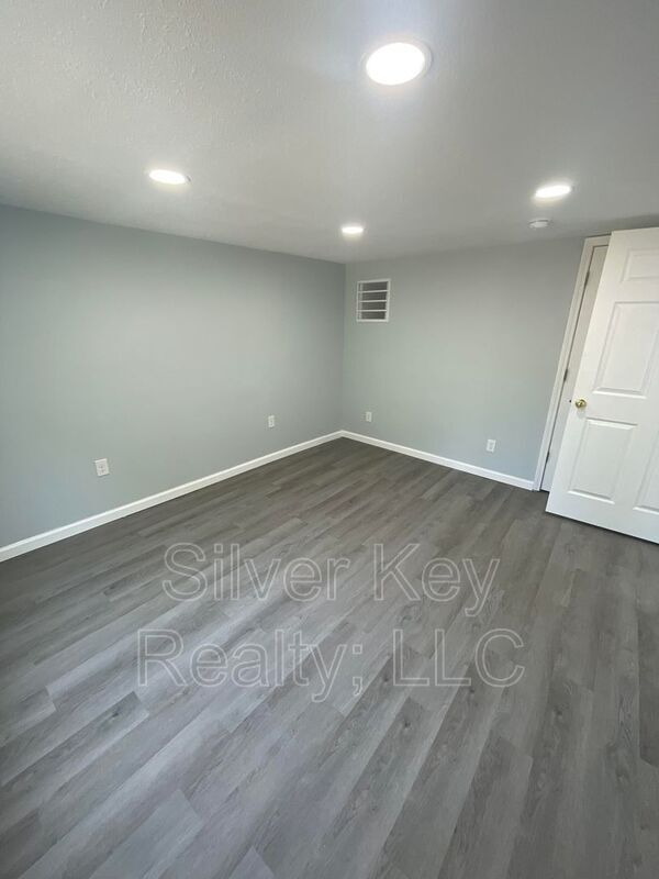 Building Photo - 154 S Jackson St