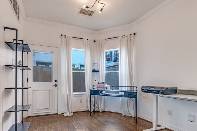 Building Photo - 5208 Blossom St