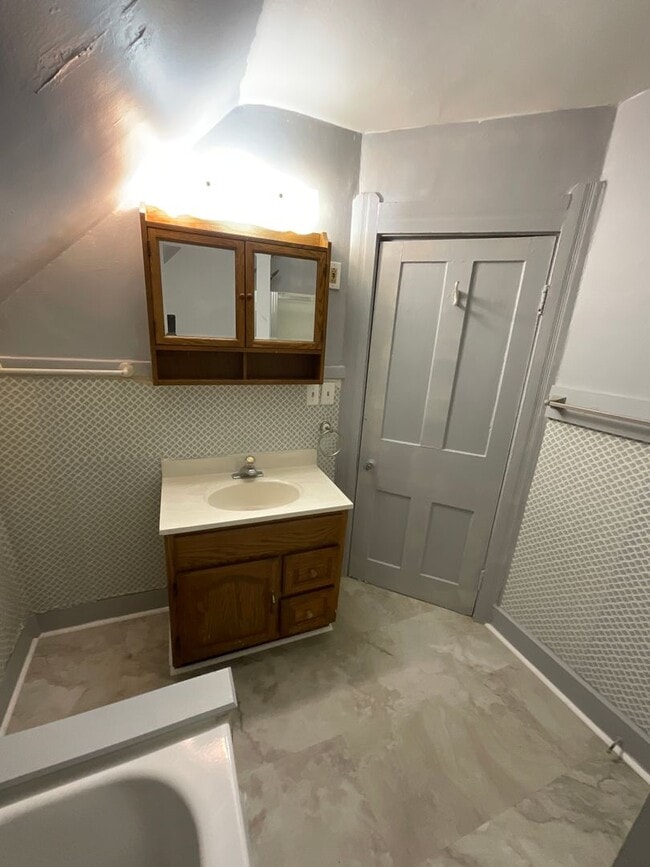 Building Photo - 211 5th St