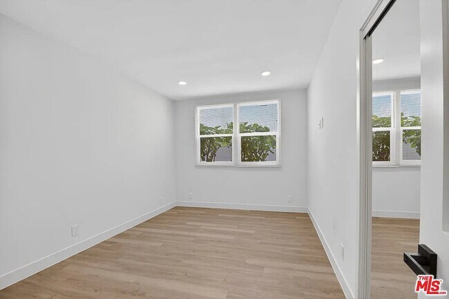 Building Photo - 132 S Edgemont St