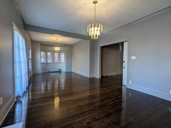 Building Photo - 5630 N Kenmore Ave