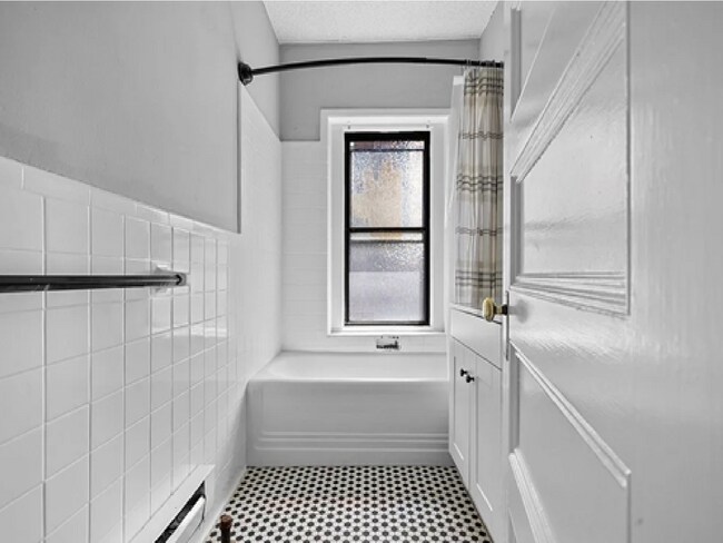 Building Photo - 857 Beacon St