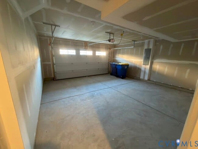 Building Photo - 8760 Whitman Dr