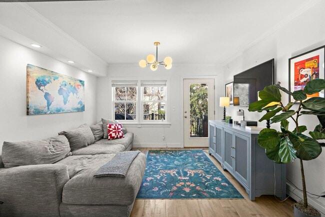 Building Photo - 284 6th St