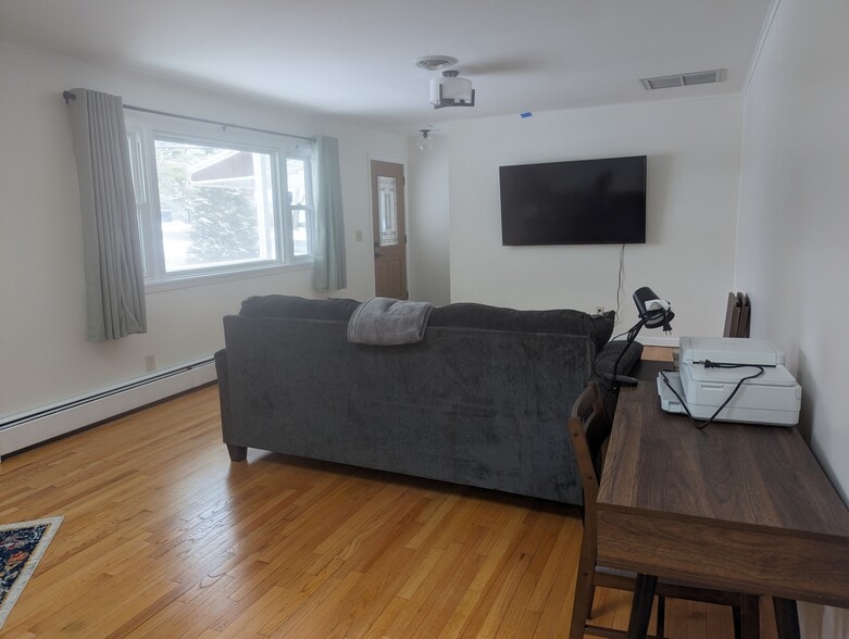 Building Photo - 212 Dewey St