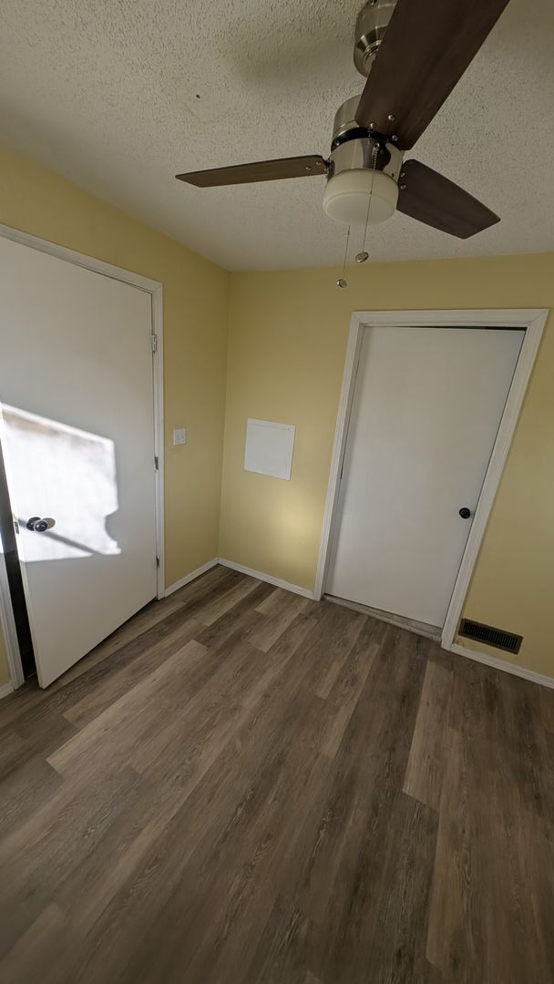 Building Photo - 3 bed 2 bath Renovated Rent Home