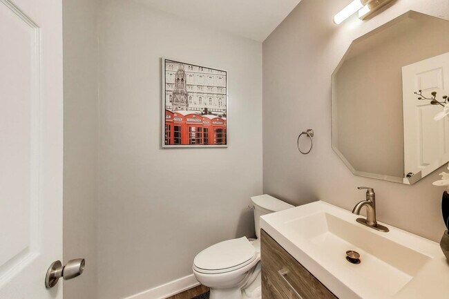 Building Photo - 4724 Lacey Ave