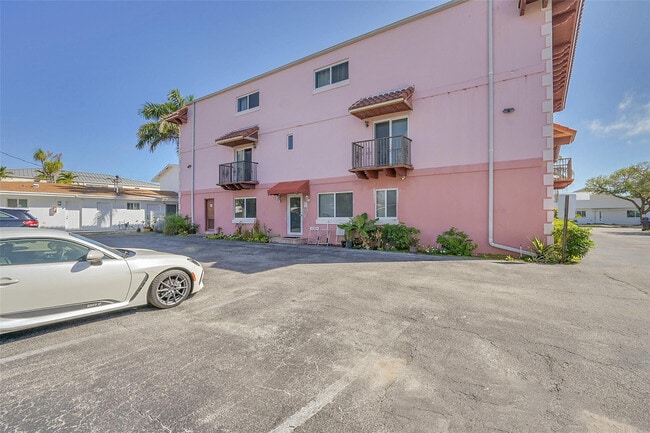 Building Photo - 4525 Poinciana St