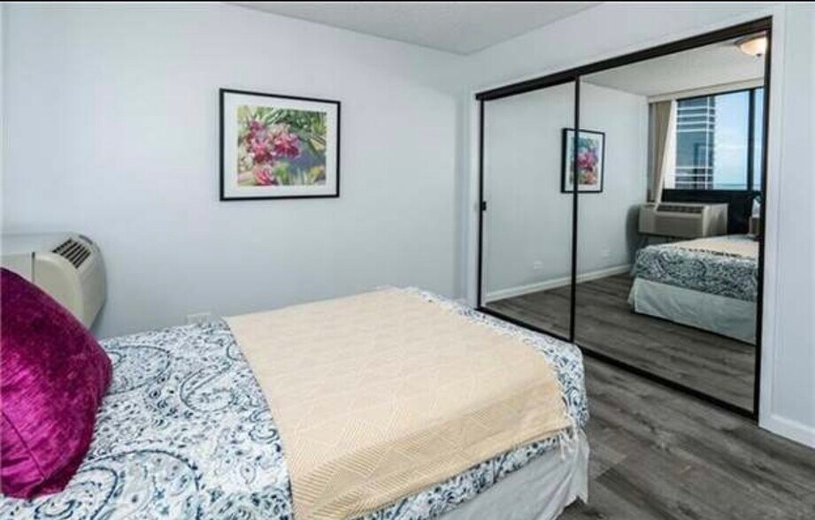 Building Photo - 876 Curtis St