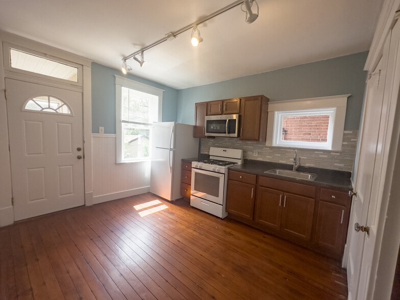 Building Photo - 3626 Montana St