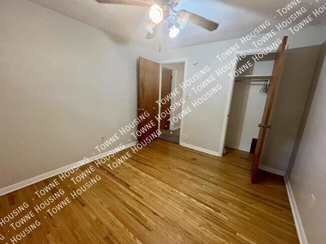 Building Photo - 493 Northfield Dr