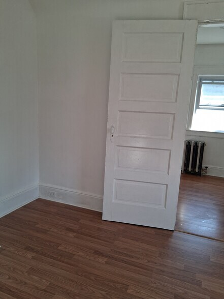 Building Photo - 33 Center St