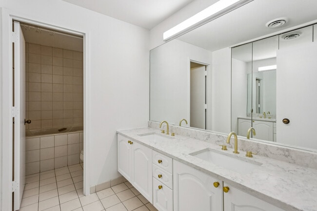 Building Photo - 2660 Peachtree Rd NW