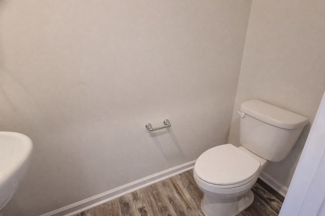 Building Photo - COMING SOON: 3BR Townhome • Full Kitchen • Garage + Driveway