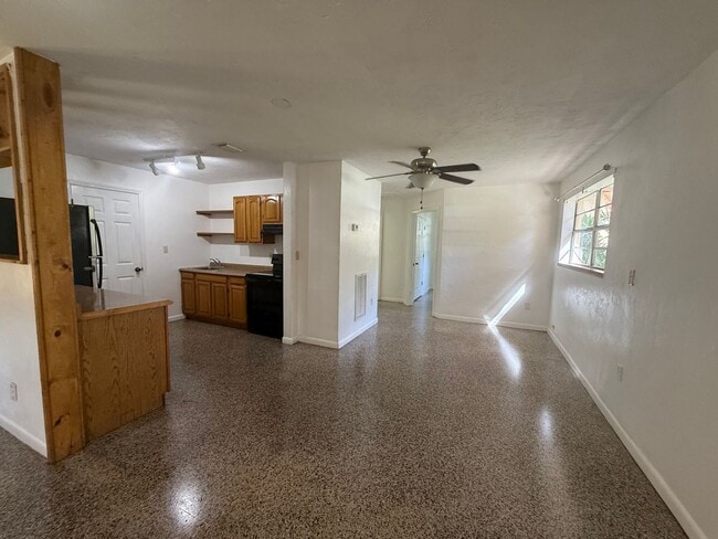 Building Photo - Welcome to this spacious 3-bedroom, 2-bath...