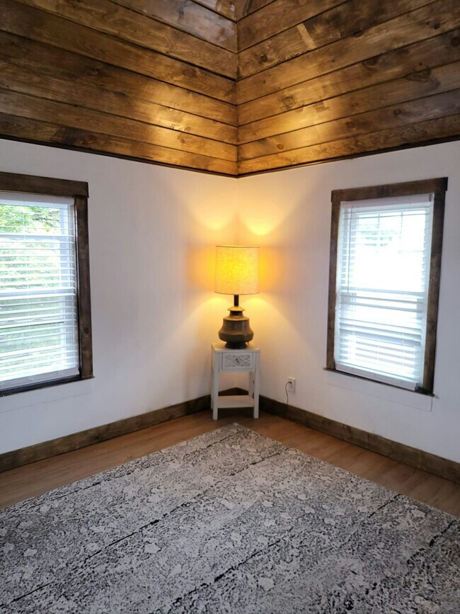 Building Photo - 1482 Cambridge St