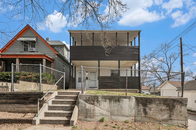 Primary Photo - 9 N Boeke St