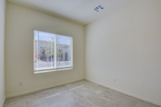 Building Photo - BRAND NEW BEAUTIFUL 4 BEDROOM!
