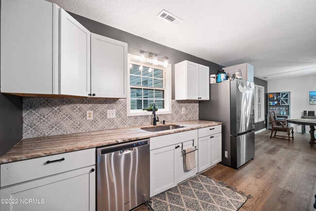 Building Photo - 128 Sweet Water Dr