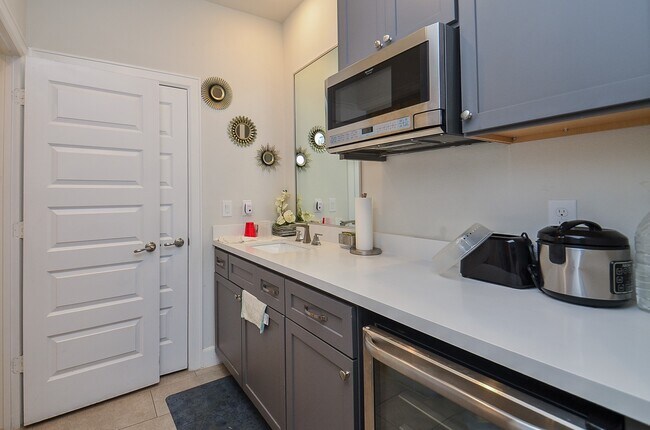 Building Photo - 2812 Grand Fountains Dr