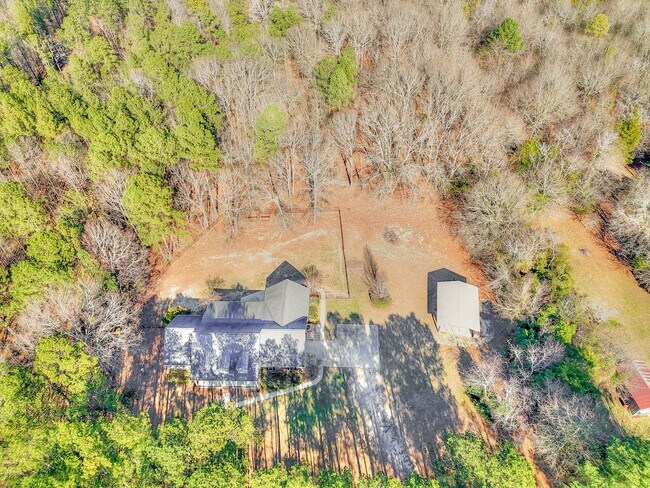 Building Photo - Large House on 3.5 Acres in Harlem