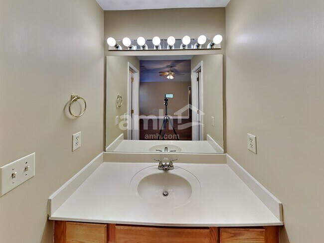 Building Photo - 1508 Cardinal Ln