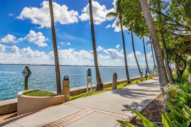 Building Photo - 540 Brickell Key Dr