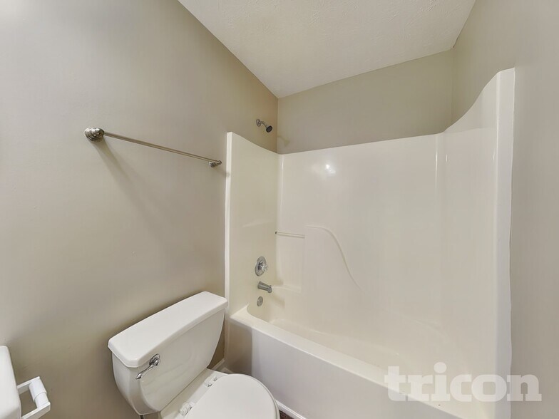 Building Photo - 401 Breeze Way