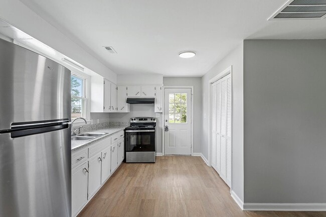 Building Photo - Move-In Ready Ranch Home in Prime Princeton Locale!