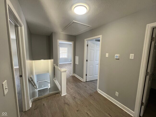 Building Photo - 5343 S Linwood Ave