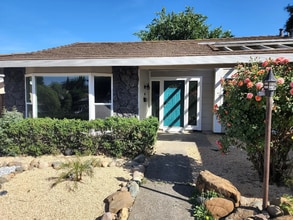 Building Photo - 440 Willamette Dr