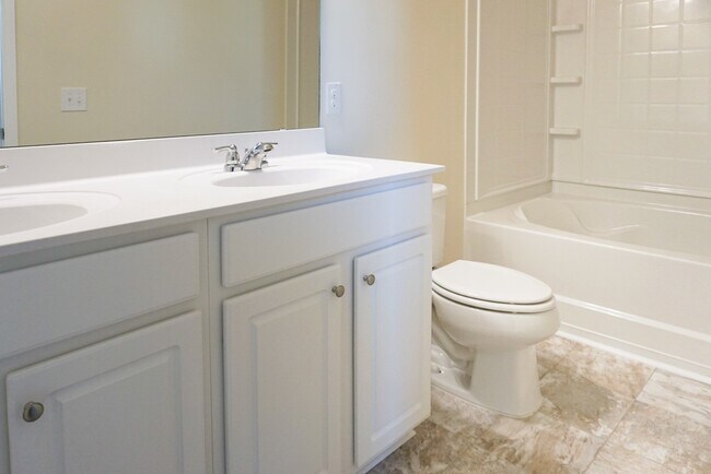 Building Photo - **$500 off First Months rent** Lovely 3 bedroom 2 Bath Ranch with 2 Car Garage in Goose Creek