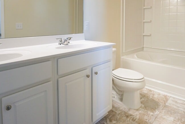 Building Photo - Lovely 3 bedroom 2 Bath Ranch with 2 Car Garage in Goose Creek