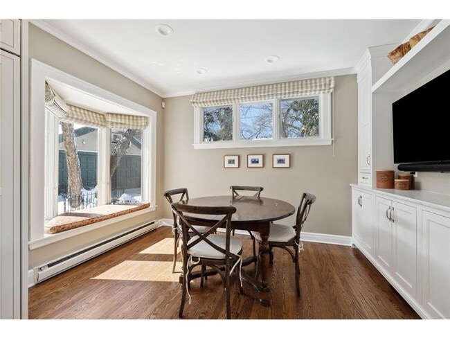 Building Photo - 2810 W Lake of the Isles Pkwy