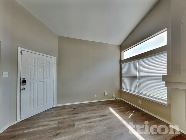 Building Photo - 10218 Basin Field Dr