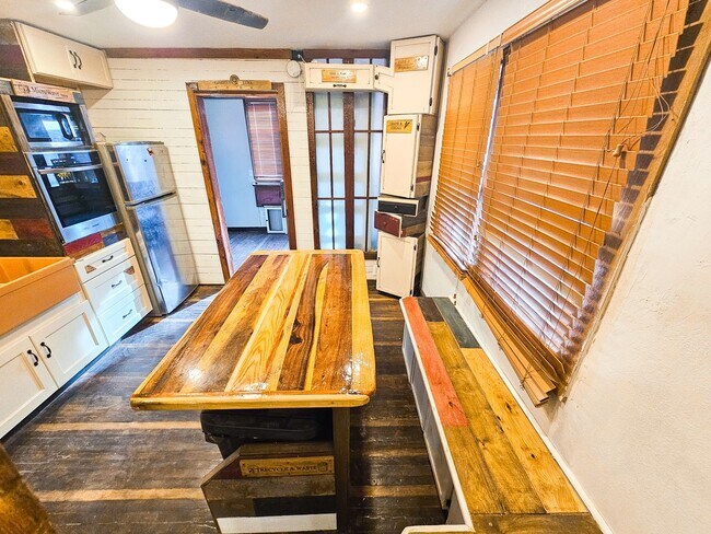 Building Photo - 2523 E 18th St