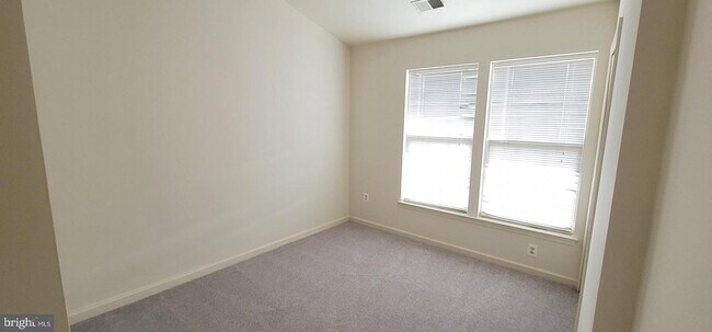 Building Photo - 7128 Fox Harbor Way