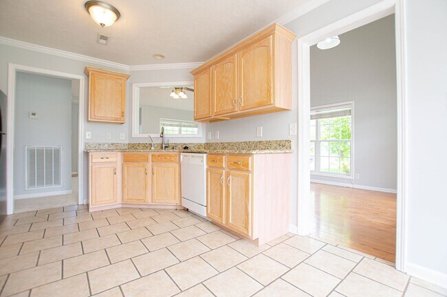 Building Photo - Three Bedroom with Bonus and Pool!