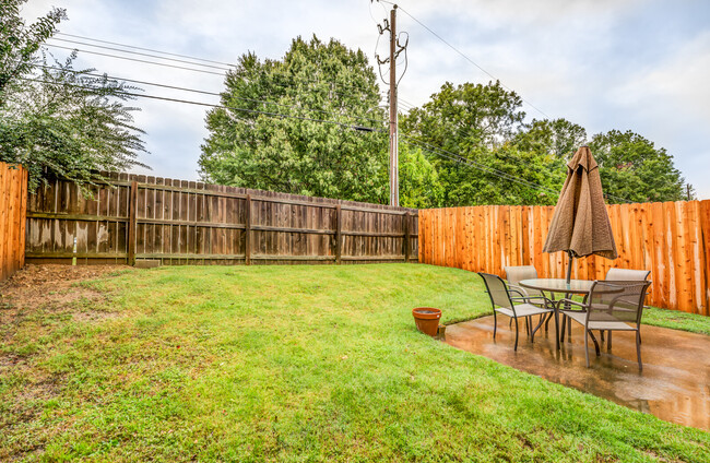 Building Photo - 1033 W Montebello Cir