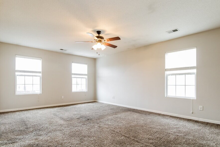 Building Photo - 10216 Cottage Farms Dr