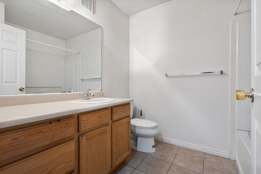 Building Photo - 1208 W 160 N