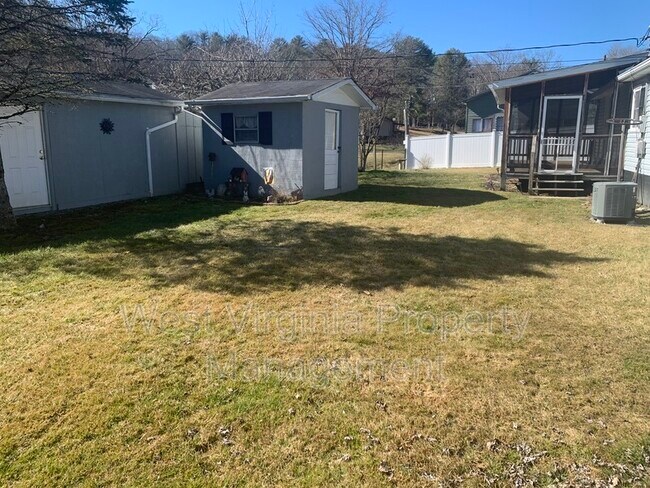 Building Photo - 563 Glenview Rd