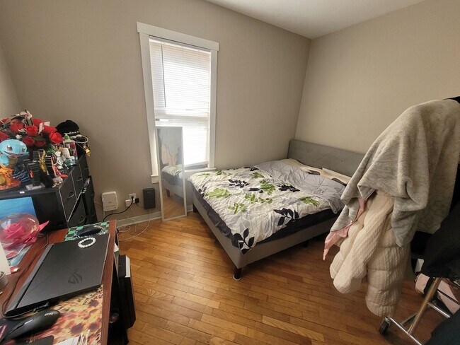 Building Photo - Single Family Home with Garage