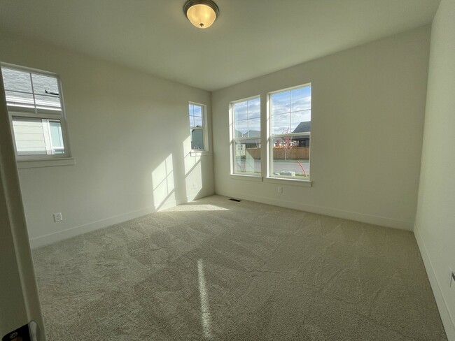 Building Photo - Beautiful 4 Bedroom, 3.5 Bathroom Home in Prescott Ranch!