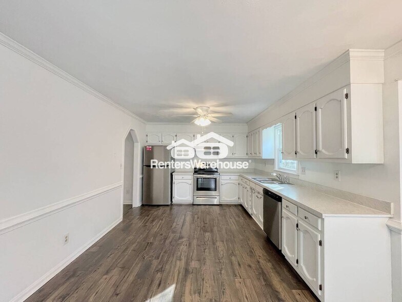 Building Photo - 411 Linkenborough Dr