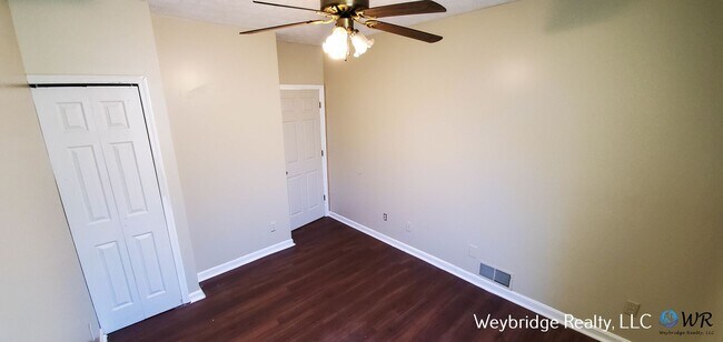 Building Photo - Liberty St W 4000