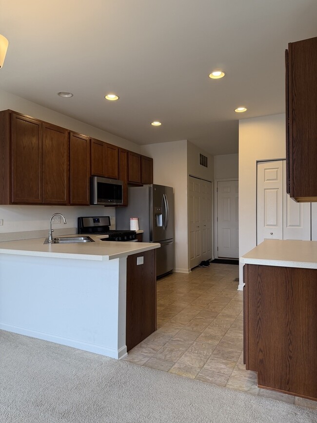 Building Photo - 544 Silverton Dr