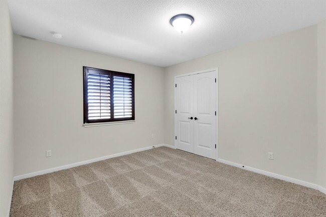 Building Photo - 687 Ledge Stone Dr