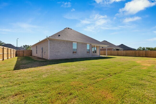 Building Photo - Brand-New 4 Bedroom in Siloam Springs! 3-C...