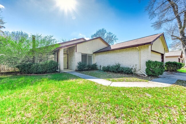 Building Photo - 3423 Nutwood Ln